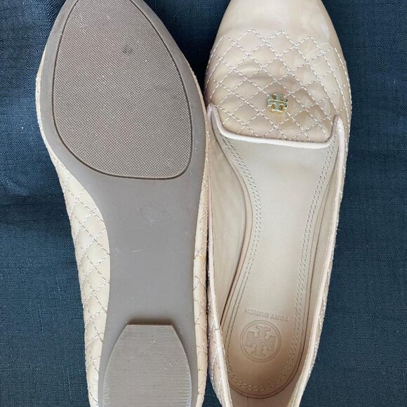 Tory Burch Nude Quilted Patent Leather Flats Size 8 | Logo | Women’s - Picture 5 of 5
